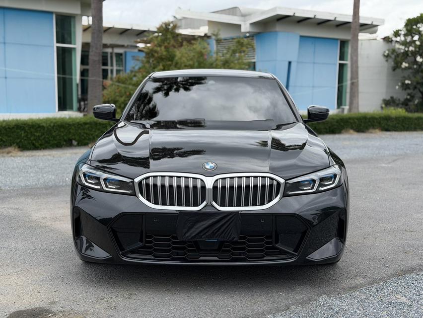 BMW 320d M Sport LCIปี 2023 ไมล์ 72,xxx kmราคา 1,590,000 บาทBSI: 28/12/2028 (5yrs/100,000km)Warranty: 281/12/2028 (5yrs/200,000km) รูปย่อยที่ 2
