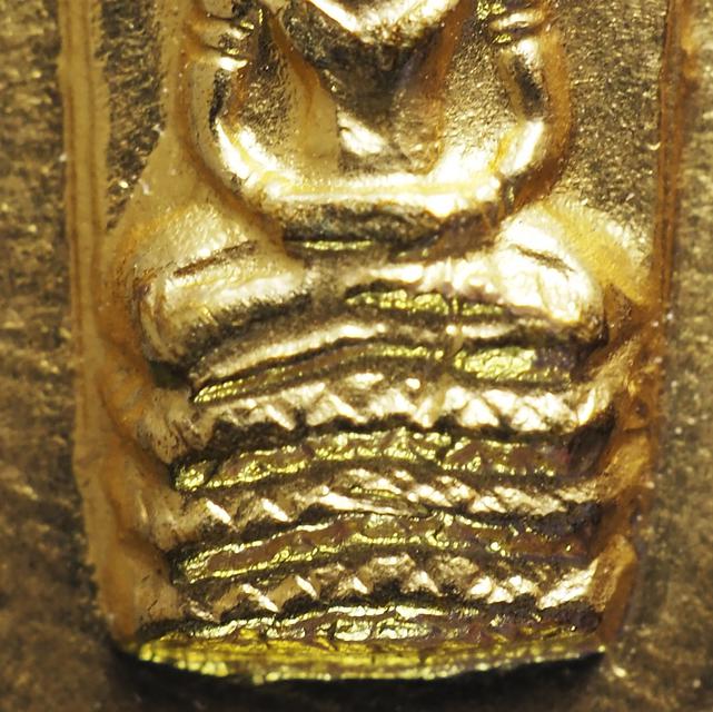 ปรกใบมะขาม ไม่ตัดปีก หลวงพ่อทิม วัดละหารไร่ ปี 2517 (ลุ้นเนื้อทองคำ) 5