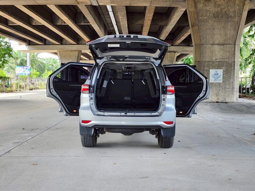 ขายรถ Toyota Fortuner 2.4V 2wd ปี 2023 สีเทา เกียร์ออโต้ 20