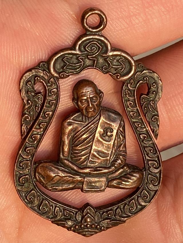 เหรียญหล่อฉลุ รุ่นอายุครบ 8 รอบ หลวงปู่ทิม อิสริโก วัดละหารไร่ จังหวัดระยอง ปี 2518