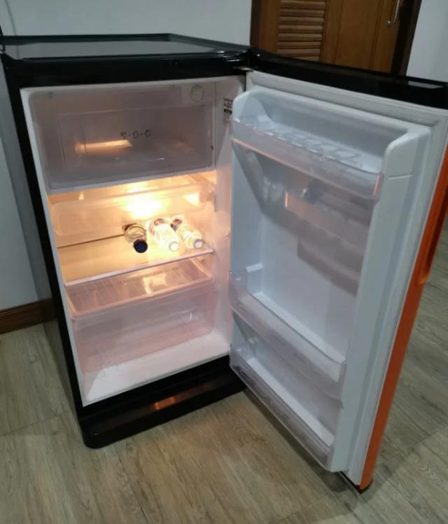 ส่งต่อตู้เย็นมือสอง สีส้ม 2