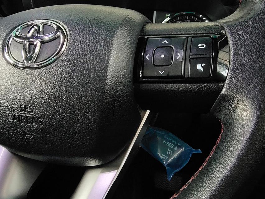 TOYOTA LEGENDER 2.4 V.2WD. ปี 2021 Mile 63,756 km. (1,150,000)  18