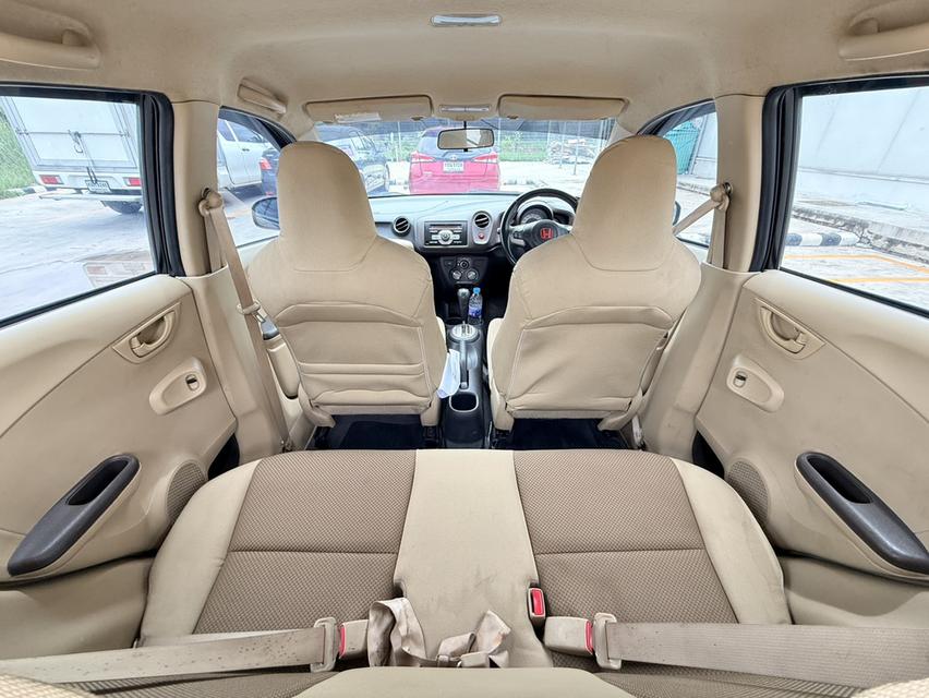 HONDA BRIO 1.2 V AIRBAG ABS AUTO ปี 2012เครื่องดี เกียร์ดี ช่วงล่างดี สีเต็มสวย ภายในสวยเบาะผ้า เบาะหลังพับได้ แอร์เย็ รูปที่ 11