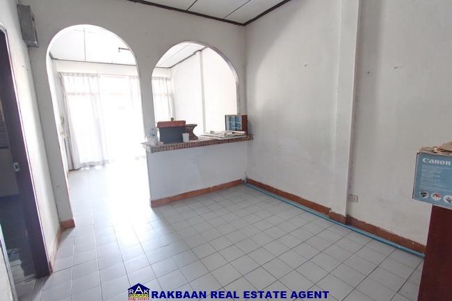 ขาย ทาวน์เฮ้าส์ชั้นเดียว ช.รุ่งเรือง 3 ติวานนท์ 22 (ใกล้ซอยเทพพนม) เนื้อที่ 25 ตรว. 3ห้องนอน 1ห้องน้ำ 1ห้องครัว มุ้งลวด เหล็กดัด พร้อมอยู่ 11