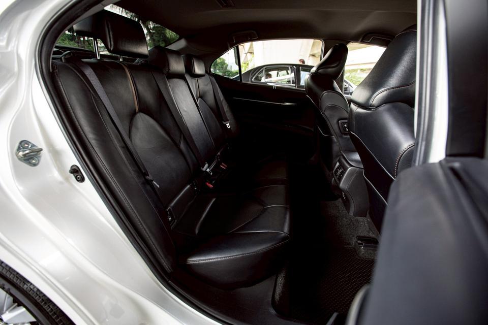 ขาย Toyota Camry 2.0G ปี19 16