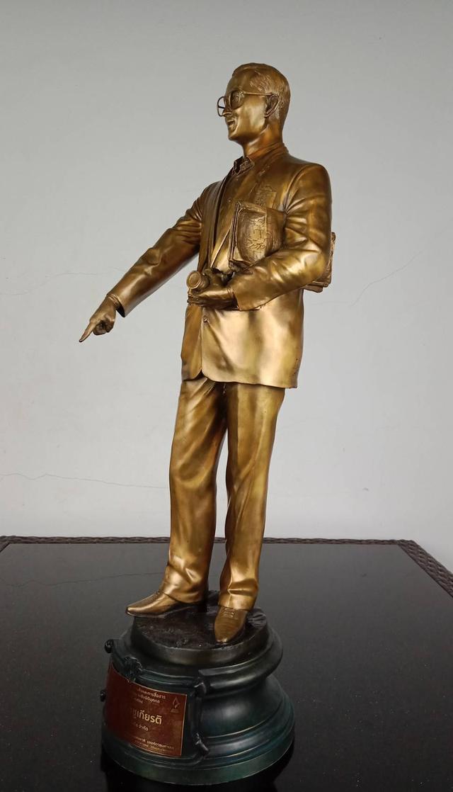 624.พระบรมรูปหล่อในหลวงรัชกาลที่ 9 พระบาทสมเด็จพระปรมินทรมหาภูมิพลอดุลยเดช พระบิดาแห่งนวัตกรรมไทย 8