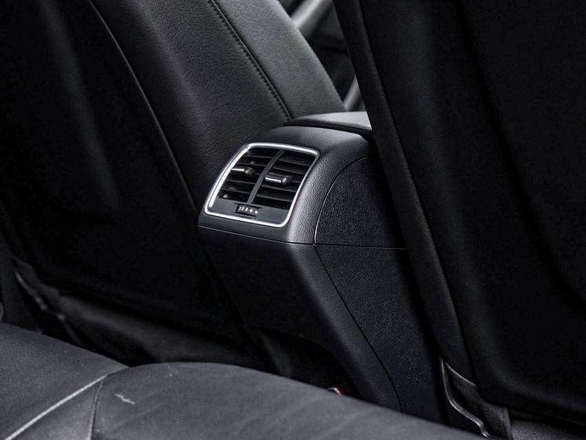 Audi Q3 2.0 Quattro SUV 2014 รถศูนย์ Audi มือเดียวป้ายแดง 15