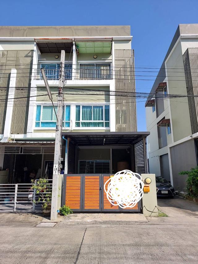 ขายบ้านใหม่สวย ทาวโฮมน์ ใกล้กรุงเทพกรีฑา ทำเลทอง 1