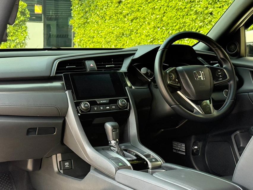 2019 HONDA CIVIC FK 1.5 TURBO รถมือเดียว รถวิ่งน้อยเพียง 60,000 กม สภาพป้ายแดง ประวัติศูนย์ครบ  รถไม่เคยมีอุบัติเหตุครับ รูปที่ 12