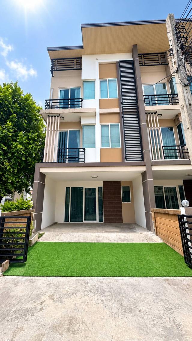 ให้เช่าทาวน์โฮม 3 ชั้น ม.กัสโต้ แกรนด์ รามคำแหง พร้อมเข้าอยู่ ทำเลดี ใกล้ รร.วิทยานนท์ 1