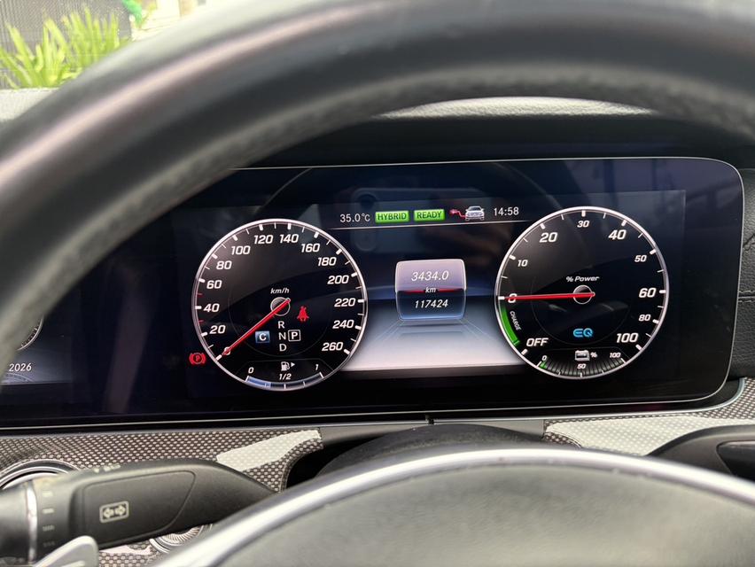 ปี2019 Mercedes-Benz E350e AMG Dynamic panoramic glass รูปที่ 11