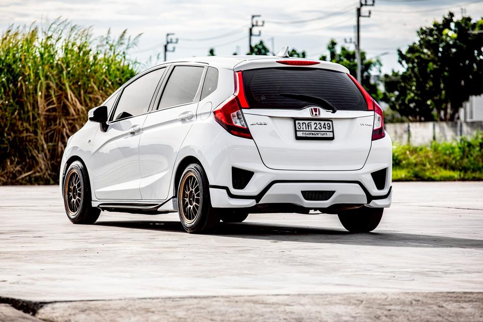 Honda Jazz 1.5 SV ปี 2014 สีขาว มือเดียวป้ายแดง  8
