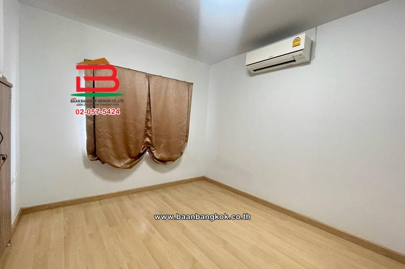 บ้านแฝด เนื้อที่ 35.8 ตร.ว. เดอะ วิลเลจ รังสิต-วงแหวน The Village Rangsit-Wongwaen ถนนรังสิต-นครนายก ตำบลลาดสวาย อำเภอลำลูกกา ปทุมธานี 11