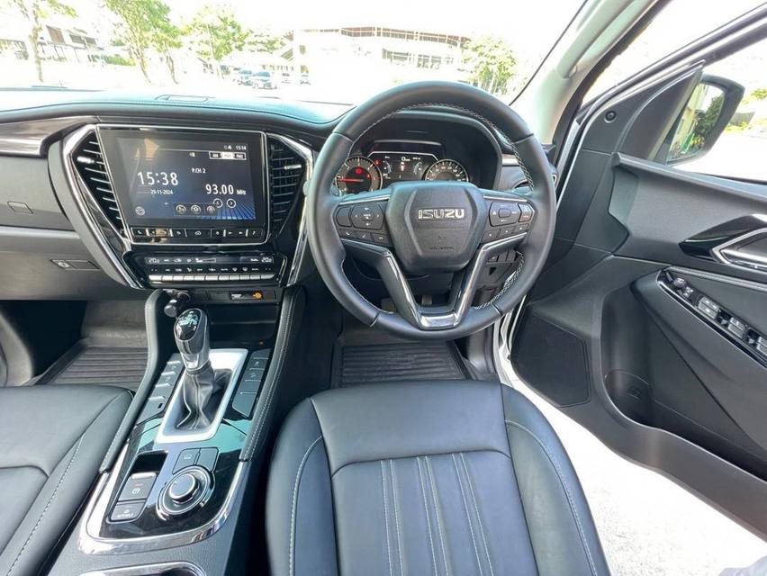 ISUZU Mu-X 3.0 4WD Top 2023  Mileage 6,000 Km. 19