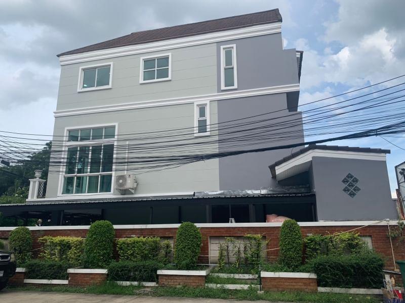 ขาย:บ้านทาวน์เฮ้าส์ หน้ากว้าง 6.5 เมตร ,สูง 3 ชั้น หมู่บ้านนีโอ คลาสสิค โฮม (Neo Classic Home ) ถนนรามอินทรา 14