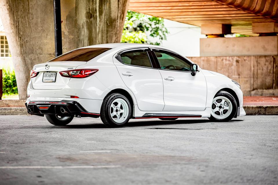 Mazda2 1.3 High Connect Skyactiv Sedan ปี 2018 สีขาวมุก