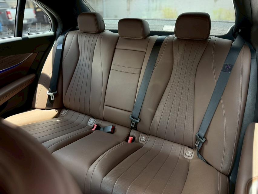 Mercedes-Benz E300e Avantgarde Facelift (W213) ปี 2021  16