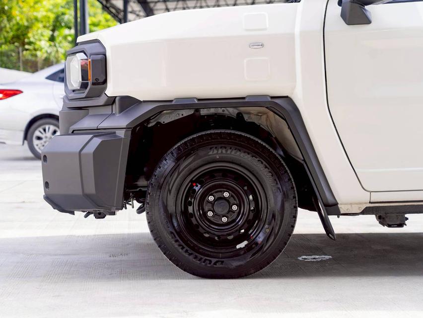 Toyota Hilux Champ 2.7 SWB ปีจด 2025 3