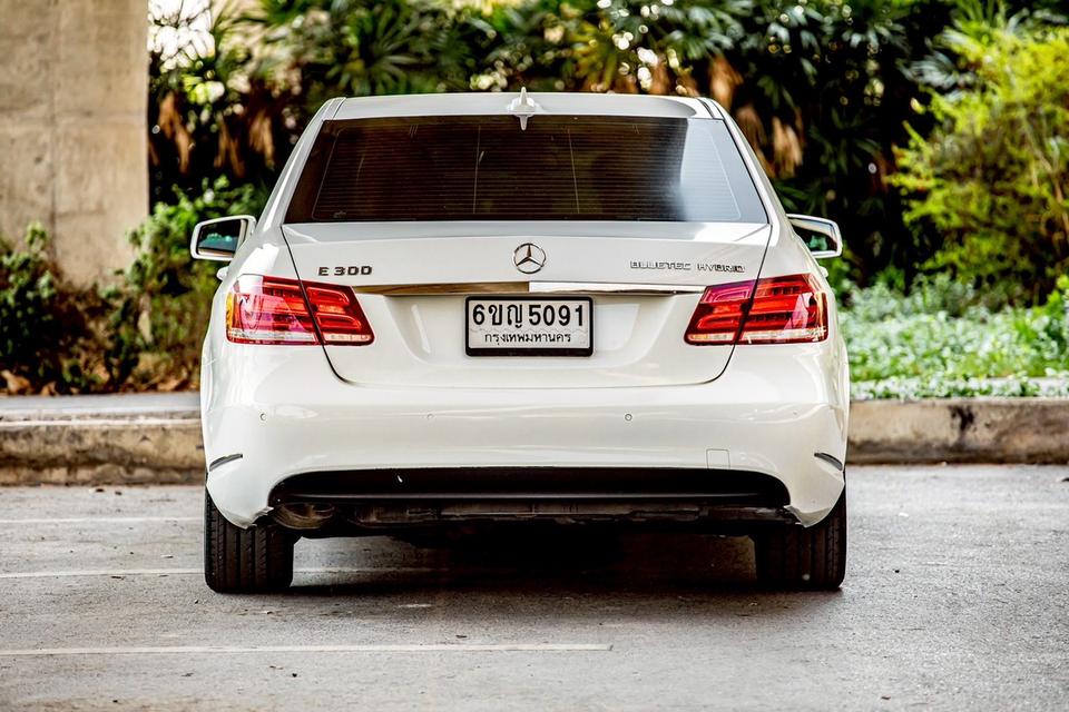 Benz E300 AMG  Bluetec ปี 2013 สีขาว มือเดียวป้ายแดง   6