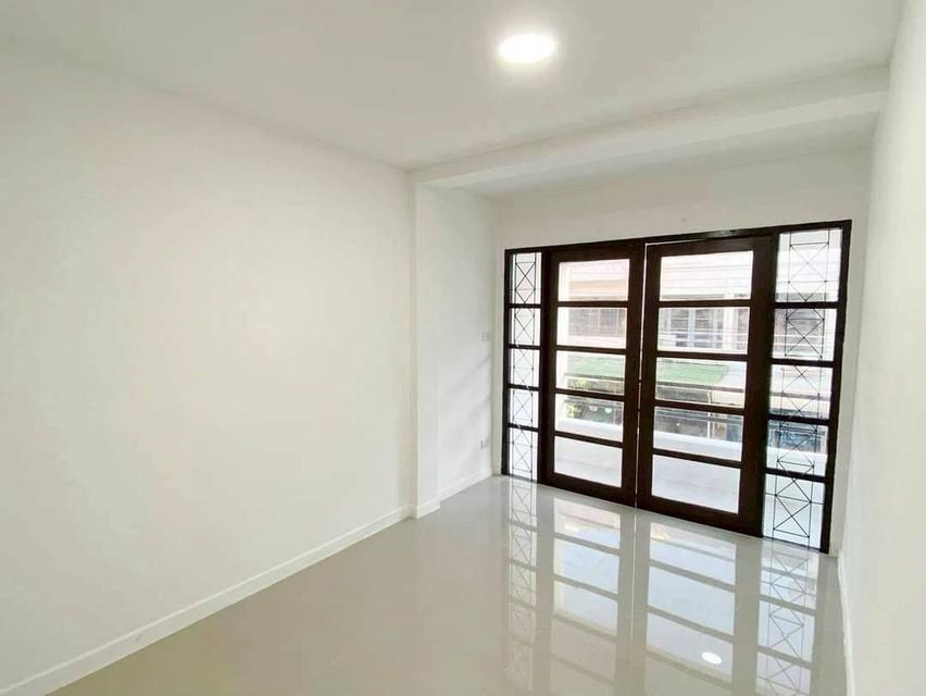 ขายทาวน์โฮม 3ชั้นรีโนเวทพร้อมอยู่ บ้านยังไม่เคยเข้าอยู่อาศัย ใกล้สนามบินดอนเมือง โครงการบ้านเอกบดี ดอนเมือง ซอย.ช่างอากาศอุทีศ 9