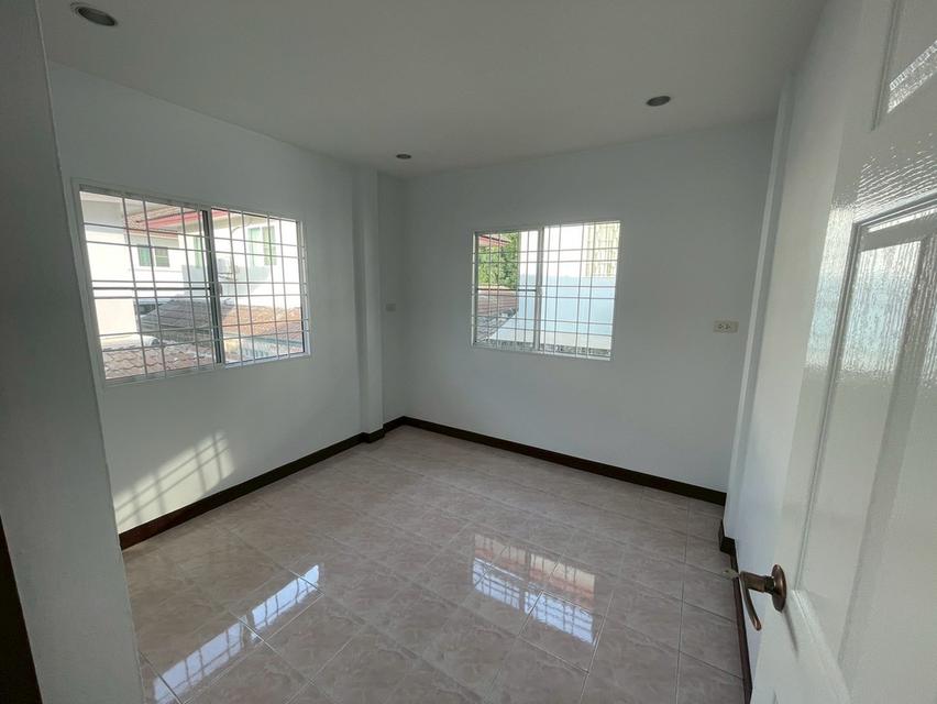 ขายบ้านเดี่ยวพร้อมอยู่  2 ชั้น 4 ห้องนอน 2 ห้องน้ำ 1 ห้องครัว 1 ห้องเก็บของ หมู่บ้านพฤกษากาญจน์ 3 ตำบลท่ามะขาม อำเภอเมือง จังหวัดกาญจนบุรี 17