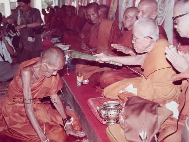 เหรียญรุ่นแรก หลวงปู่ครูบาบุญทา สุวณฺโณ วัดสันป่าเหียง ต.มะเขื่อแจ้ อ.เมือง จ.ลำพูนปี.๒๕๒๗ (บล็อกวงเดือน) 6