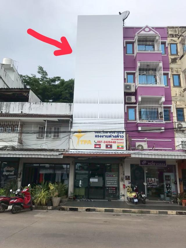 ขาย อาคารพานิชย์  ใจกลางเมือง** ทำเลดี  หน้าห้างโรบินสัน จันทบุรี ( ทำเลธุรกิจ สามารถต่อยอดได้ ) เนื้อที่ 19.5 ตารางวา ราคา 5,500,000 บาท 2
