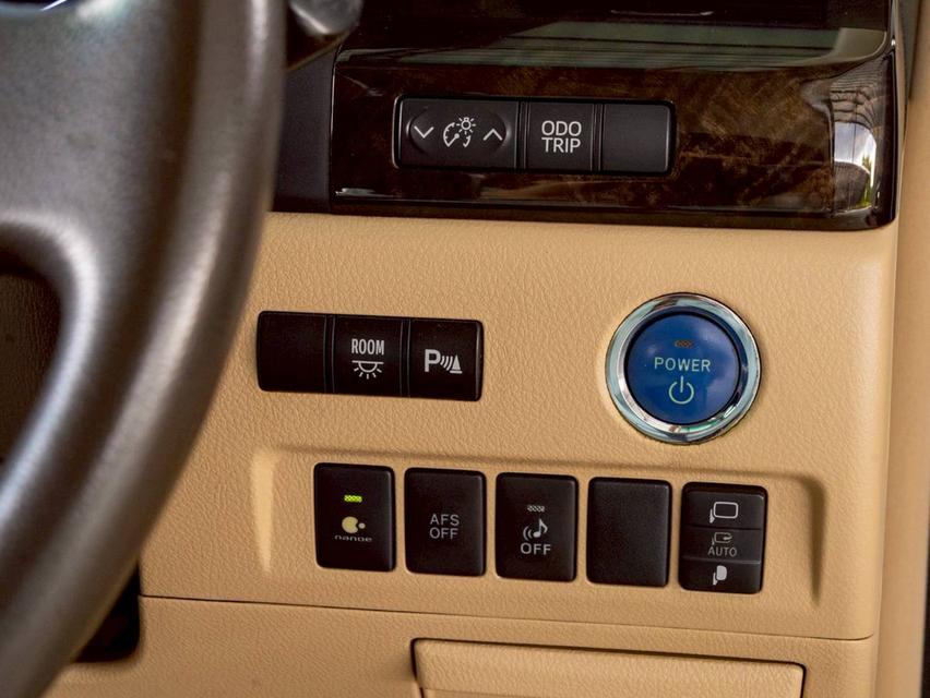 Toyota Alphard 2.4 Hybrid E-Four 2013 19