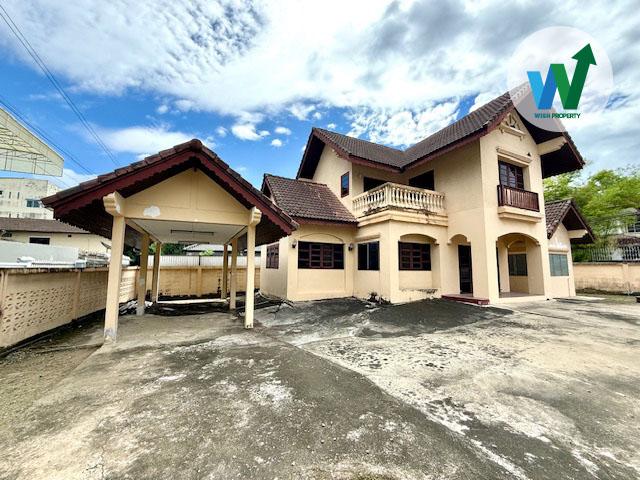 ขายที่ดินติดถนนอ่อนนุช พร้อมบ้านเดี่ยว 98 ตร.ว. แปลงมุม พื้นที่กว้าง มีห้องแม่บ้าน ใกล้รถไฟฟ้า BTS ทางด่วน มอเตอร์เวย์ 3