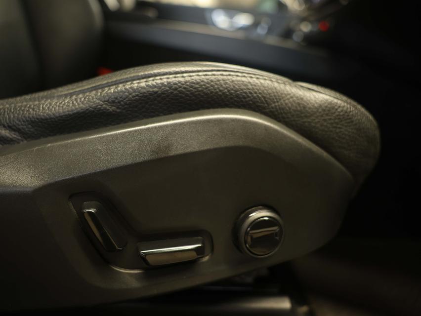 2022 Volvo XC60 2.0 (ปี 17-26) Recharge T8 R-Design Expression AWD SUV AT B86 รูปที่ 13