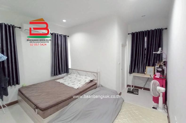 บ้านเดี่ยว 1 ชั้น หมู่บ้าน ฐานมั่นคง 15 เนื้อที่ 68 ตรว. (ซอยเอราวัณ 27) ถนนเอราวัณ 1 ตำบลคลองสอง อำเภอคลองหลวง ปทุมธานี 7