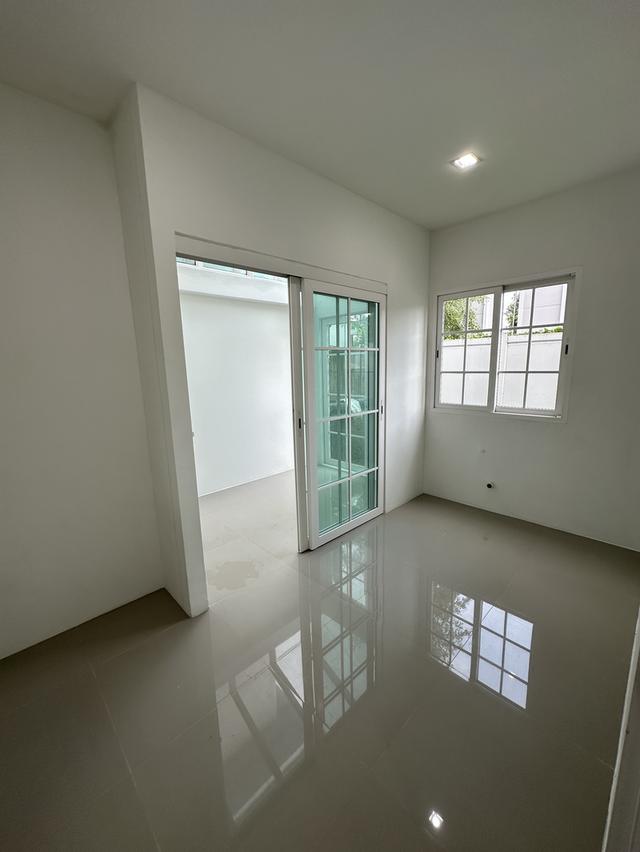 บ้านแฝด 3 ห้องนอน 3 ห้องน้ำ 1 ห้องเอนกประสงค์ 2 ที่จอดรถ พื้นที่ 48.20 ตร.วา พื้นที่ใช้สอย 151 ตร.ม. 7