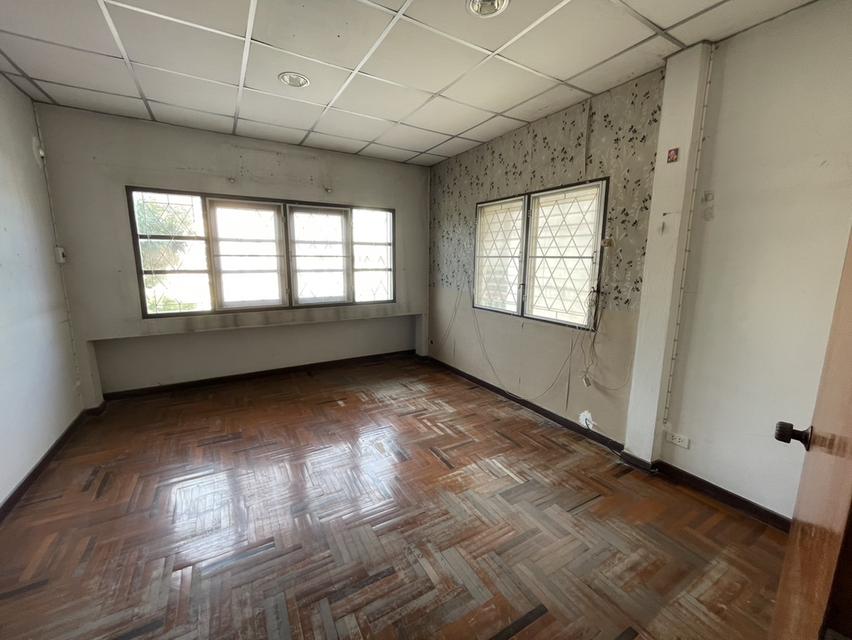 ขายบ้านเดี่ยวหลังมุม หมู่บ้านวรนุช เพชรเกษม 68 แยก 31 ขายตามสภาพ ราคาต่อรองได้ ทำเลดี ใกล้ MRT บางแค 5