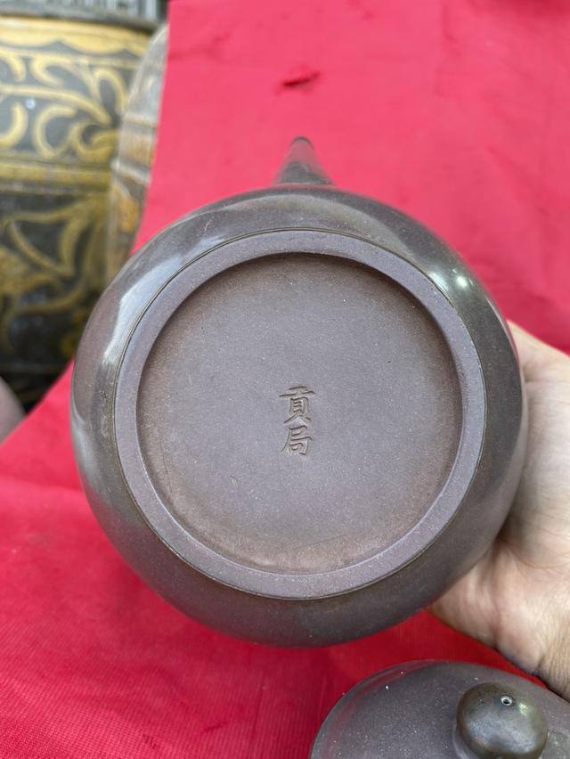 ปั้นชาอี๋ซิง กาน้ำชาดินเผาโบราณ ผิวขัดมัน สีดำ ใบใหญ่ ป้านชาอี๋ซิง ป้านชาเก่า