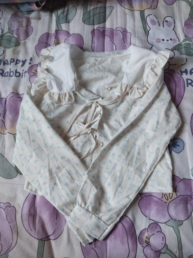 เสื้อแขนยาวลายดอกไม้