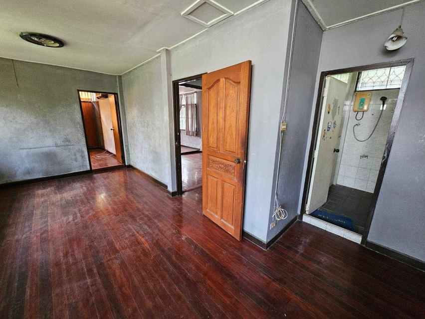 Sale Land  204 sq.wah so bigger plot land with old house near Central Latphrao ขายที่ดินพร้อมบ้านครึ่งไร่ ใกล้ห้างเซ็นทรัลลาดพร้าว 8