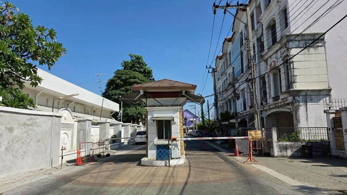 [ขายด่วน!] ทาวน์โฮม 4 ชั้น 24.2 ตรว. หมู่บ้านกลางเมือง พระราม 9-ลาดพร้าว ทำเลทอง ติดเลียบด่วน! เหมาะทั้งอยู่อาศัยและทำออฟฟิศ 3