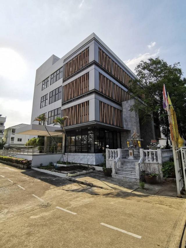 ให้เช่าตึกออฟฟิศรามคำแหง39 Town in Town ขนาด 1,660 sq.m.ที่จอดรถเยอะ ใกล้รถไฟฟ้า 1