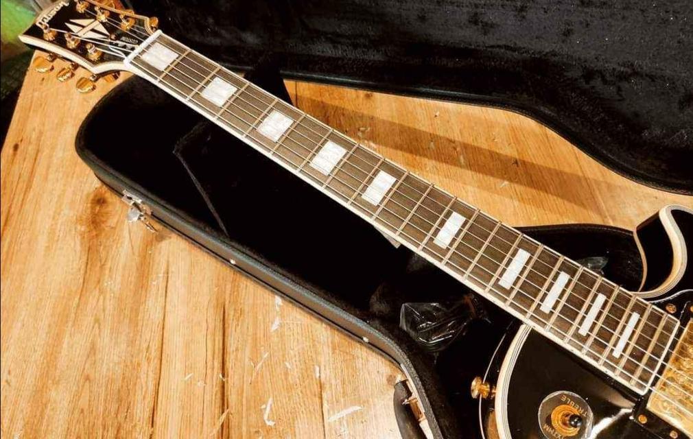 กีต้าร์ไฟฟ้า Gibson ทรง Les Paul 3