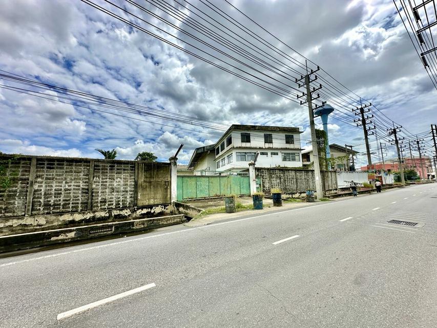 ขายโรงงาน 2 หลัง มี รง.4 เนื้อที่ 2-3-82 ไร่ ซอยสุขาภิบาล 2 ถนนพุทธมณฑลสาย 4 ตำบลอ้อมน้อย อำเภอกระทุ่มแบน จังหวัดสมุทรสาคร 1