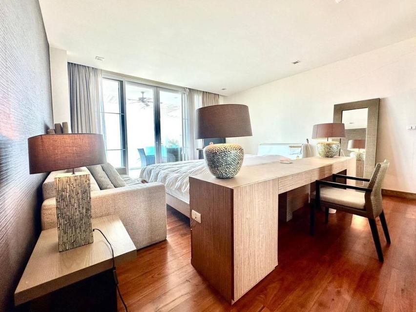 ขายบ้านเดี่ยวหรู 2 ชั้น ติดทะเล – บางเสร่ • ขนาดที่ดิน 438 ตารางวา คฤหาสน์ส่วนตัวริมทะเล บรรยากาศเงียบสงบ เป็นส่วนตัวสูง เหมาะสำหรับอยู่อาศัยระดับอัลต 5