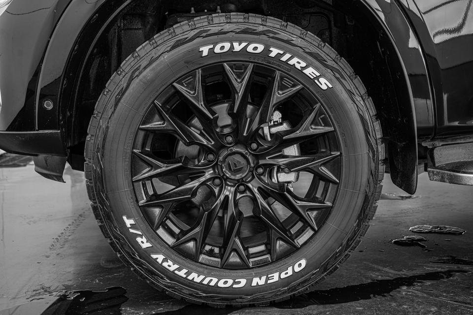 2023 FORD EVEREST 2.0 Bi-Turbo Titanium+ 4WD AT สีดำ ไมล์ 14823 กม. 8