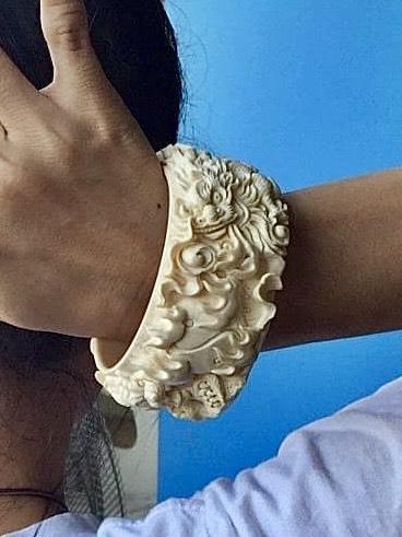 กำไลงาแกะ กำไลงาช้างแกะสลัก รูปเสือและมังกร วงใหญ่ กำไลข้อมือ 8