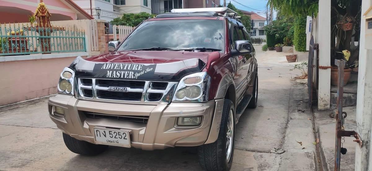 Isuzu Adventure Master สีแดง 2