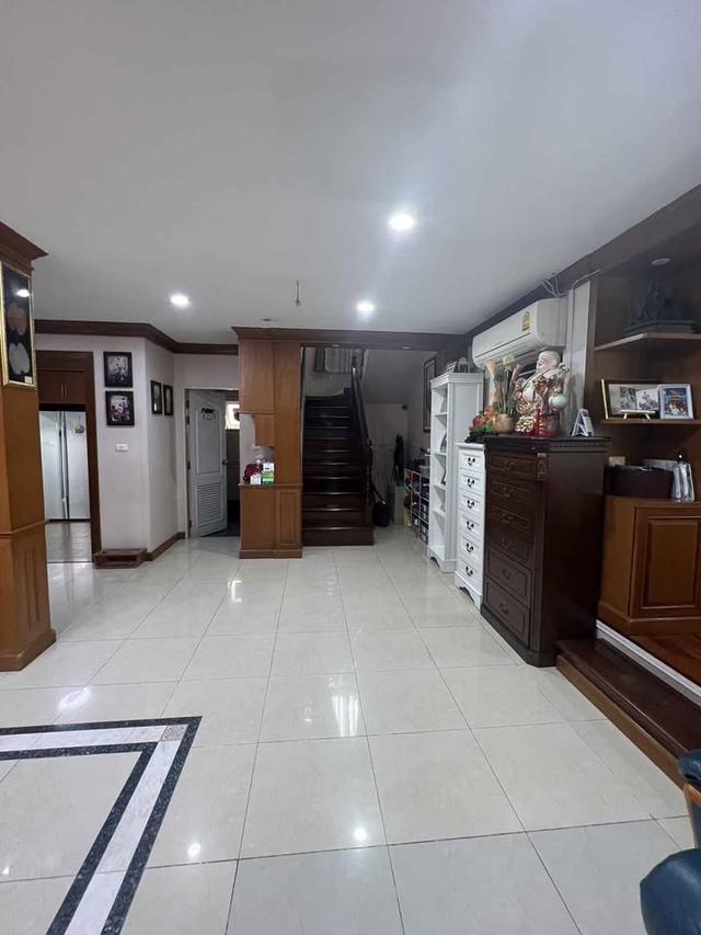 ขายบ้านเดี่ยว ใกล้เซ็นทรัลเวสต์วิลล์ หมู่บ้านเบญญาภา-ปิ่นเกล้า ทำเล ราชพฤกษ์-สาทร หลังริม 75 ตรว. พื้นที่ใช้สอยประมาณ 280 ตรม. 4 นอน / 4 น้ำ / 9