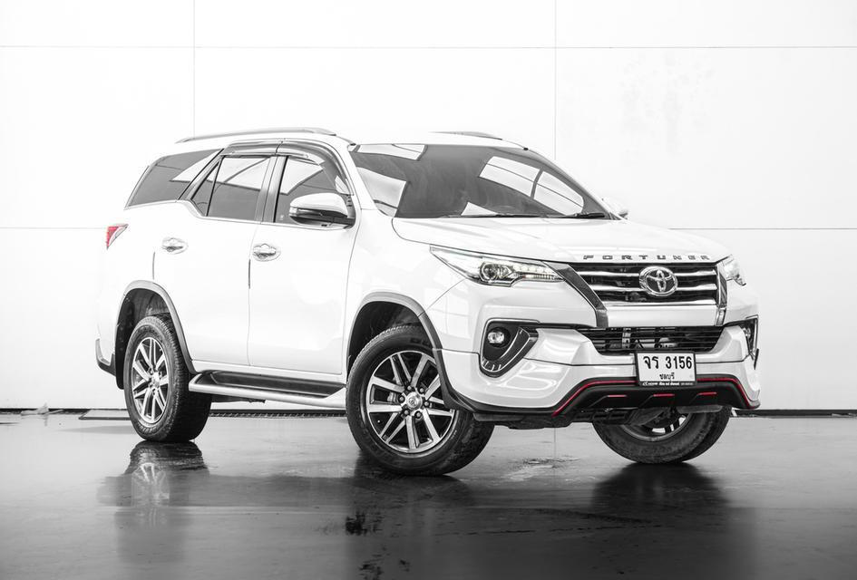 2019 TOYOTA FORTUNER 2.4 V 2WD SUV สีขาว เลขไมล์ 113171 กม.