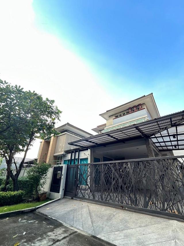 Sale / Rent  Grand Bangkok boulevard Kasert- Nawamin  129 square wah. With a bid swimming pool. 5 bedrooms 7 bathrooms Fully furnished Sale 30 Million 12