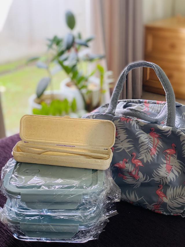 ชุดกล่องข้าวพร้อมช้อนส้อม