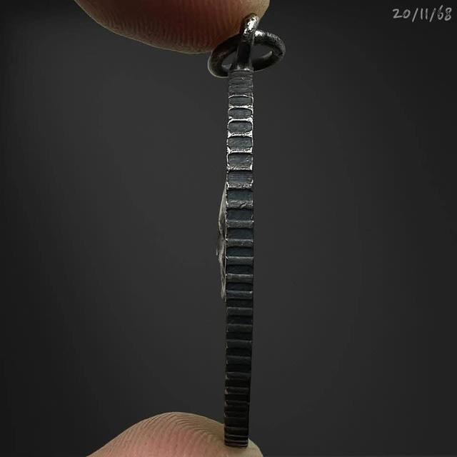 เหรียญหลวงพ่อคง วัดบางกะพ้อม ปี 2484 ชนมายุ77ปี อัมพวา สมุทรสาคร รูปที่ 3