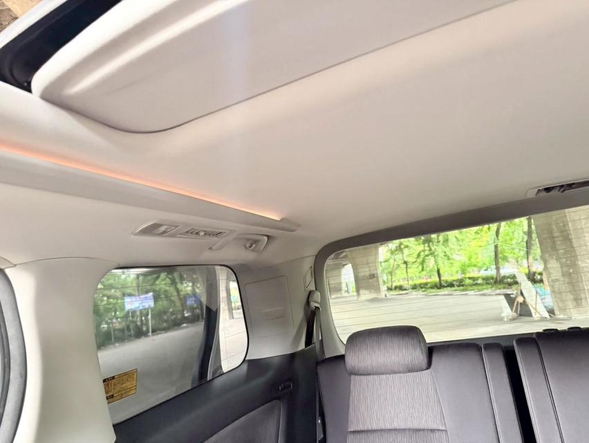 Toyota Vellfire 2.4 Hybrid  E Four AT ปี 2014 20